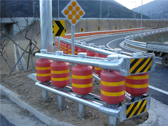 旋转式交通设施防撞护栏